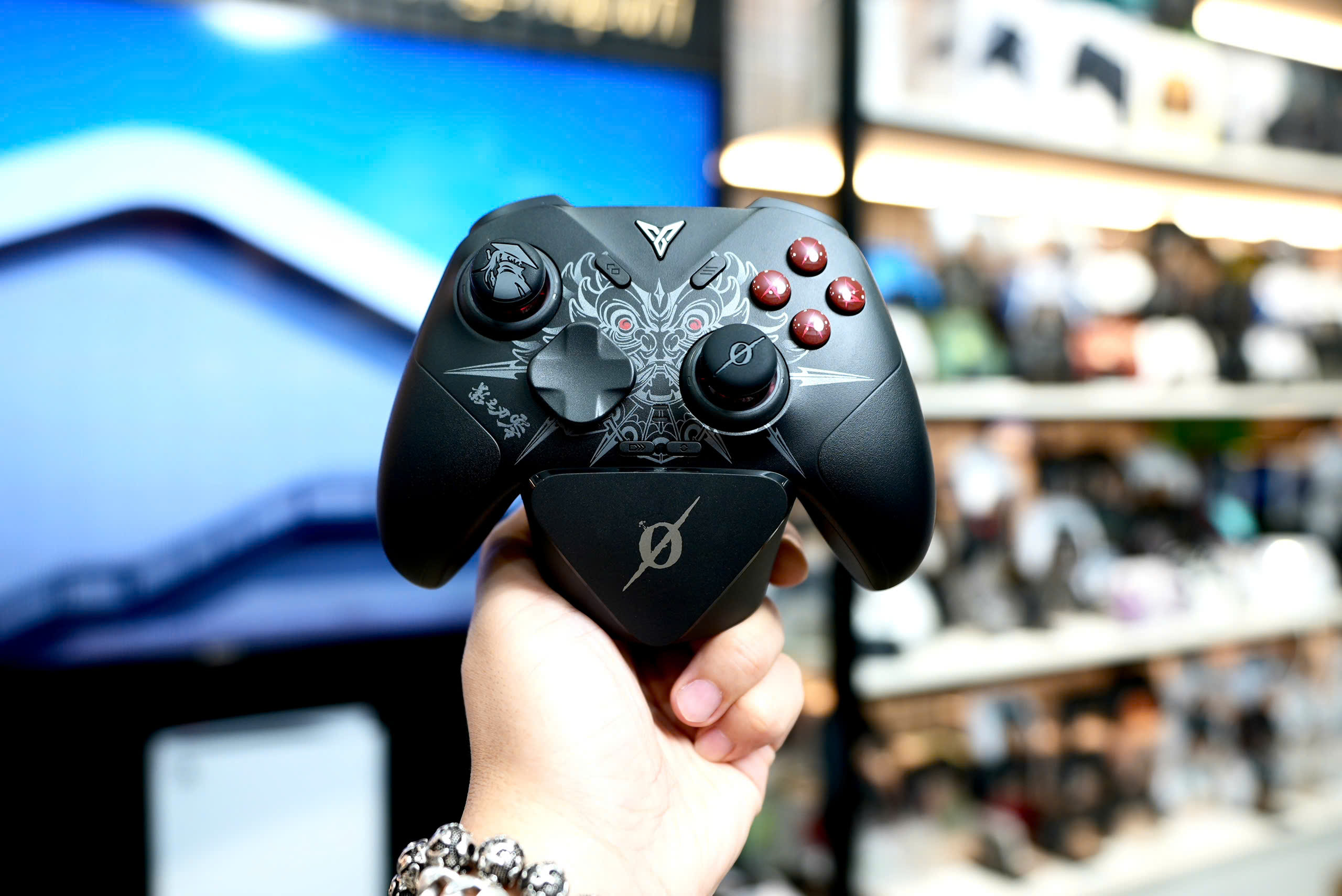 Tay Cầm FLYDIGI Direwolf 4 Phantom Blade Zero Edition – Wireless Gaming Controller 1000Hz, Hall Effect | Kèm Dock Sạc